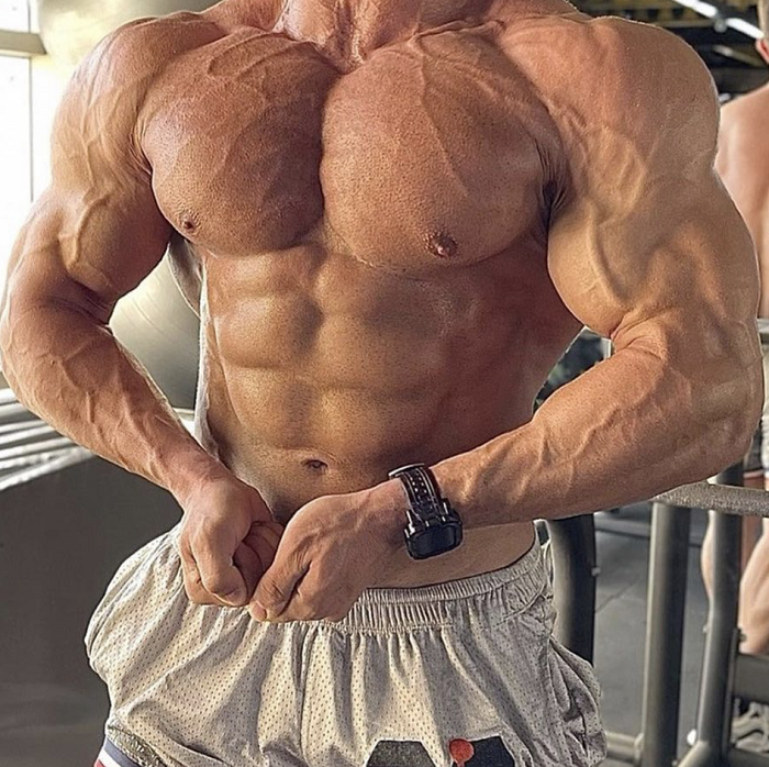 Trenbolone-Acetate-veiny-shredded-man