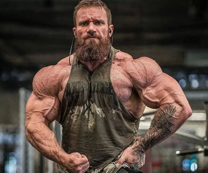 testosterone-cypionate-muscular-man-in-gym-workout